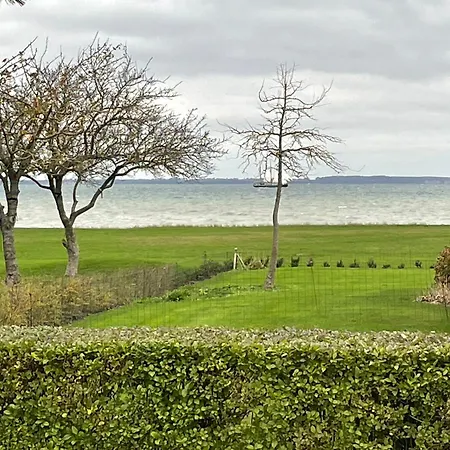 Modern 100 M From The Baltic Sea 度假居 *