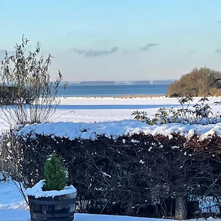 Modern 100 M From The Baltic Sea 度假居 *